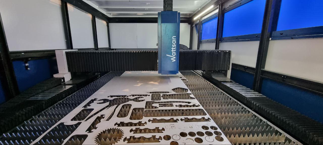Лазерный станок по металлу Wattsan 1530S в работе