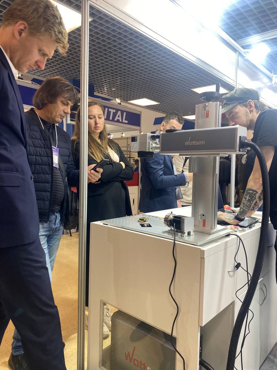 Лазерный маркер Wattsan FL TT в работе