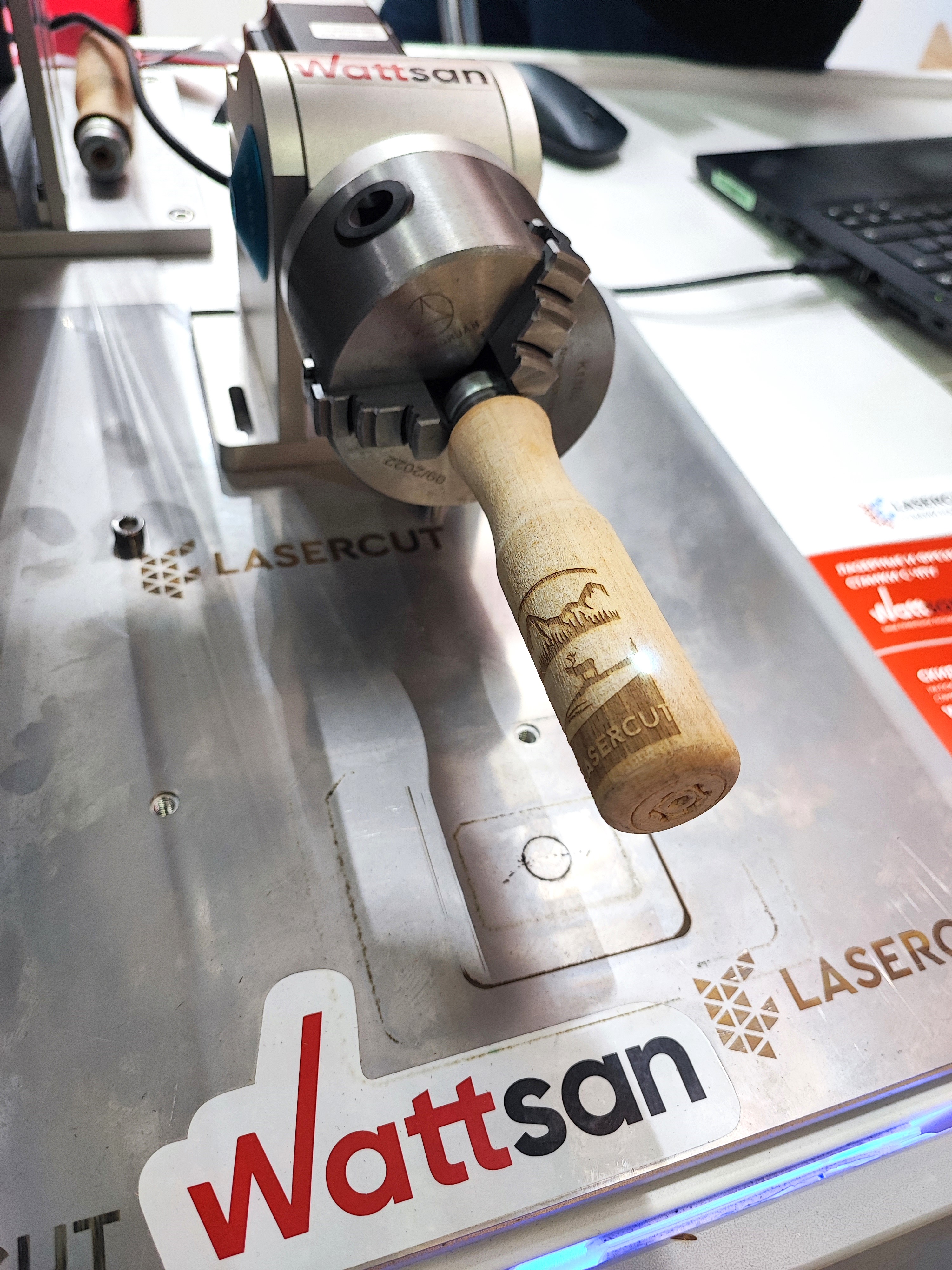 Изделие на УФ маркере с поворотным устройством