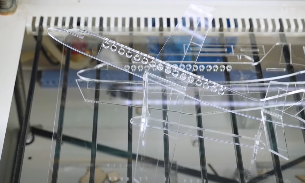 Лазерная резка оргстекла