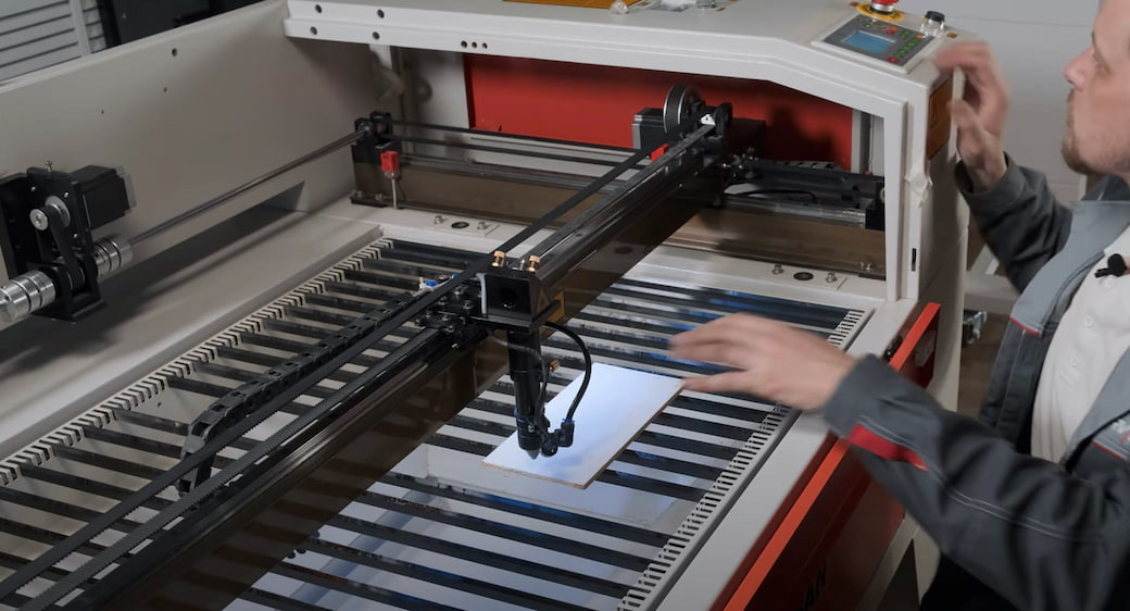 Выставление вертикальности луча лазерного станка