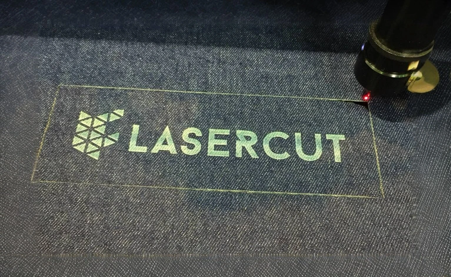 Резка ткани на лазерном станке