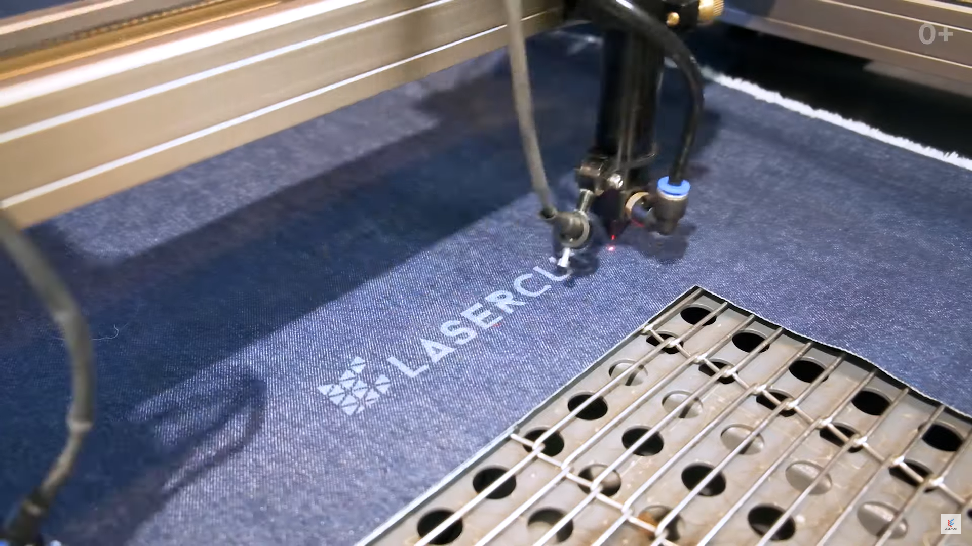 Лазерная гравировка ткани