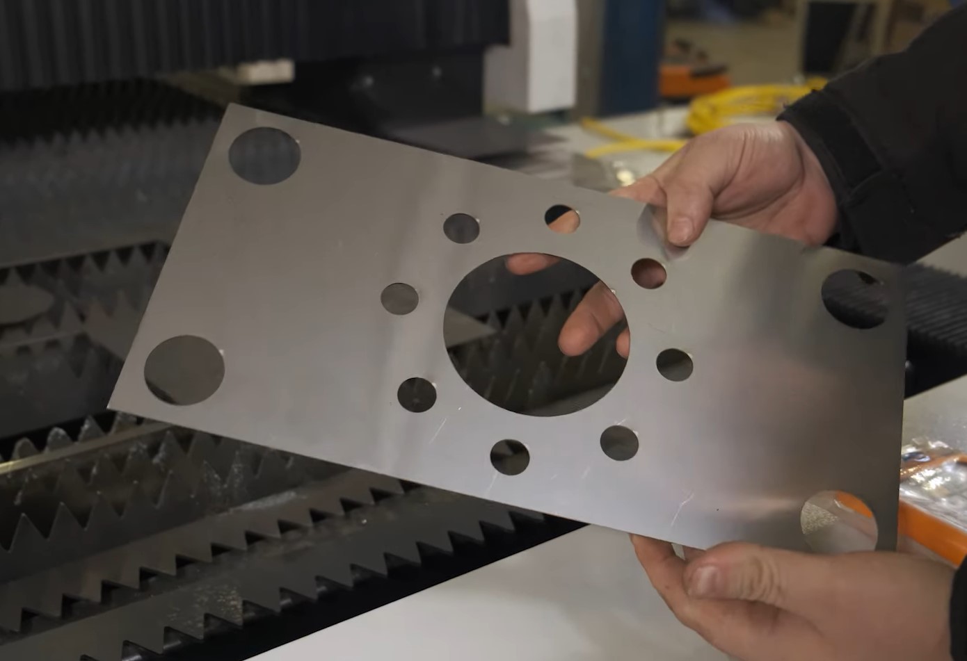 Пример резки металла лазером