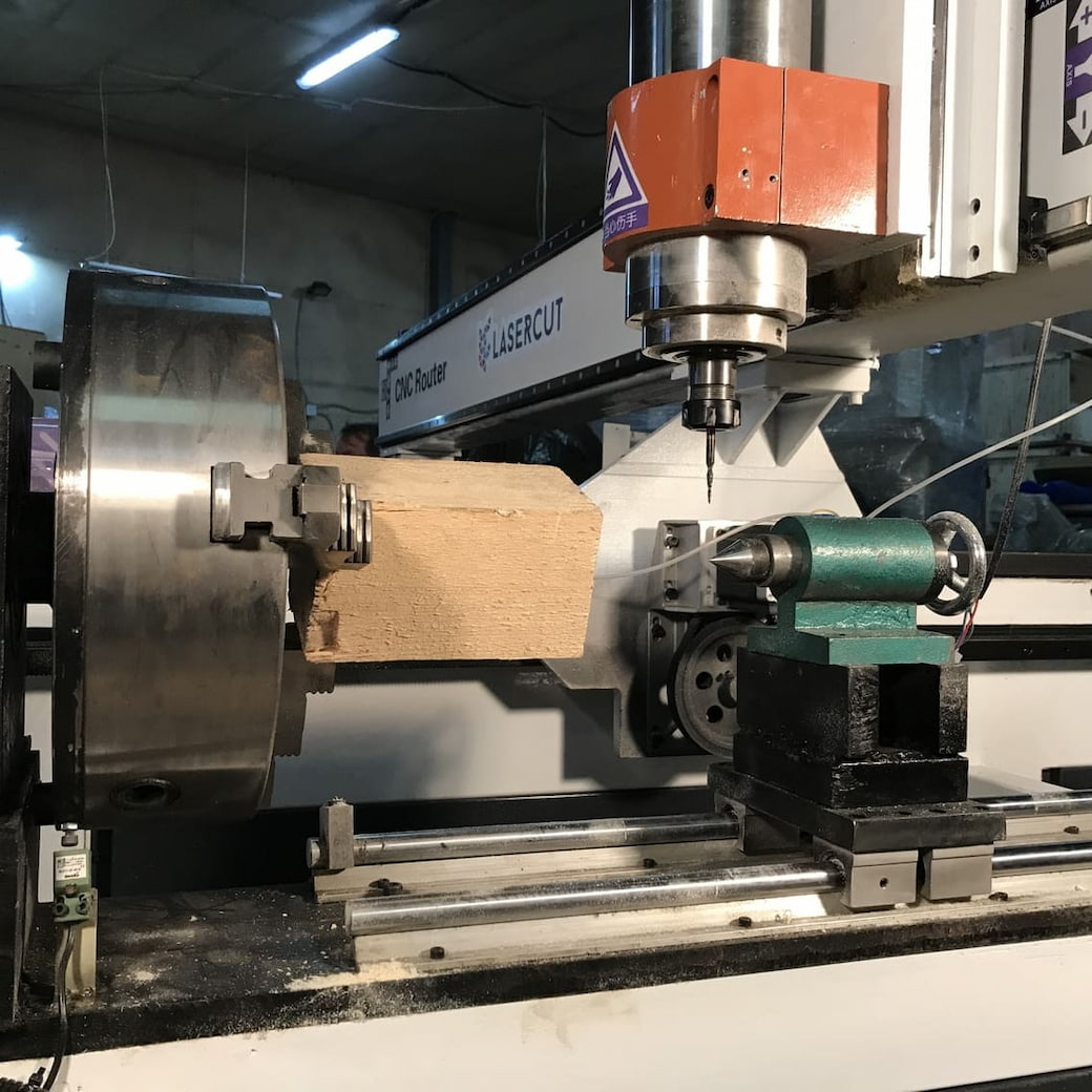 фрезерный станок с поворотным устройством