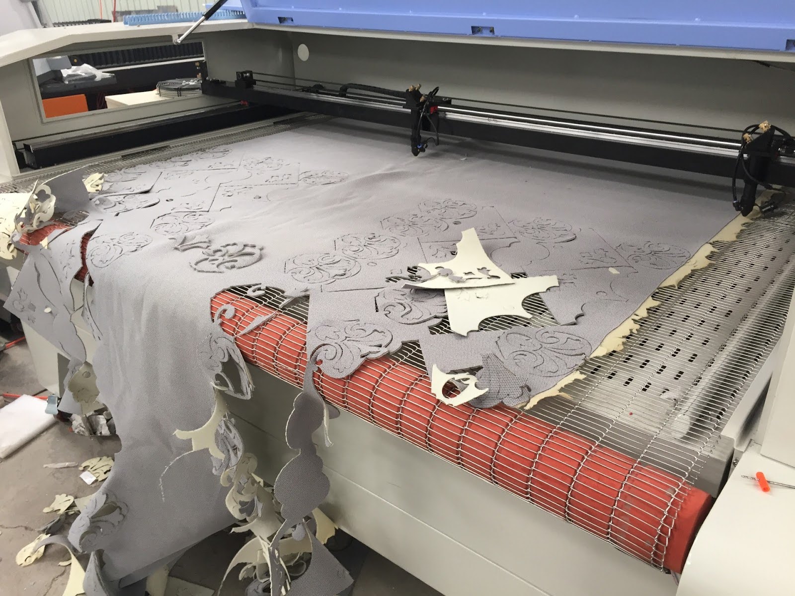 Раскрой ткани с помощью лазерного СО2 станка