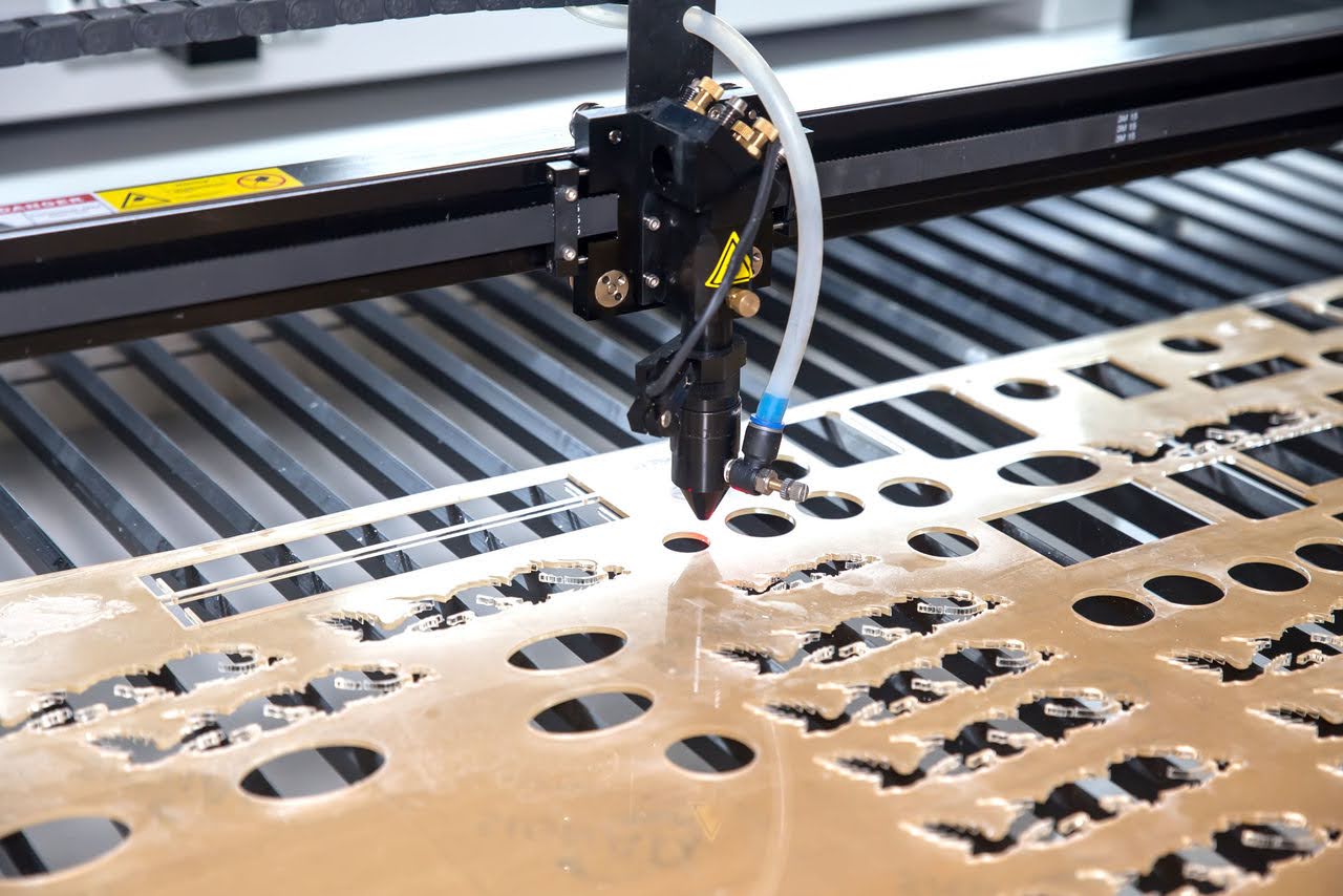 Перфорация с помощью лазерного луча СО2 станка