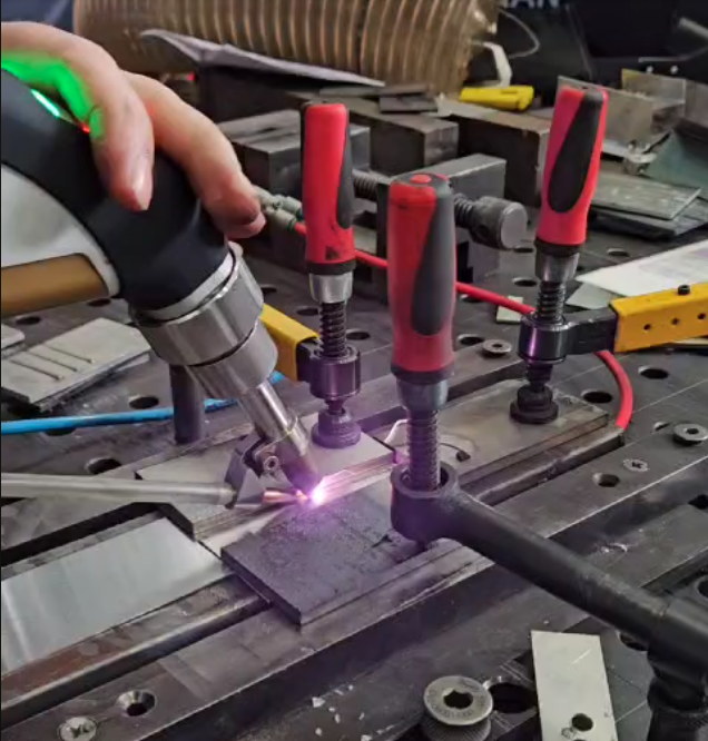 Система ручной лазерной сварки IPG (VPG LaserONE) LiteWELD XR Pro