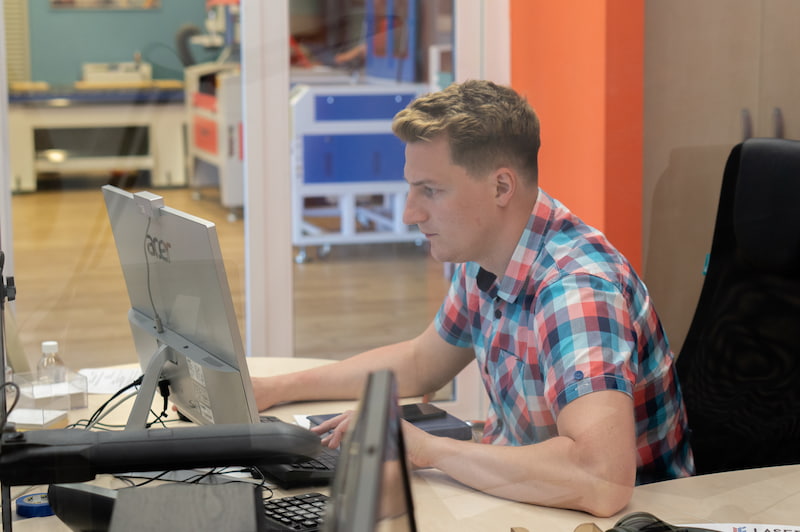 Менеджер Lasercut