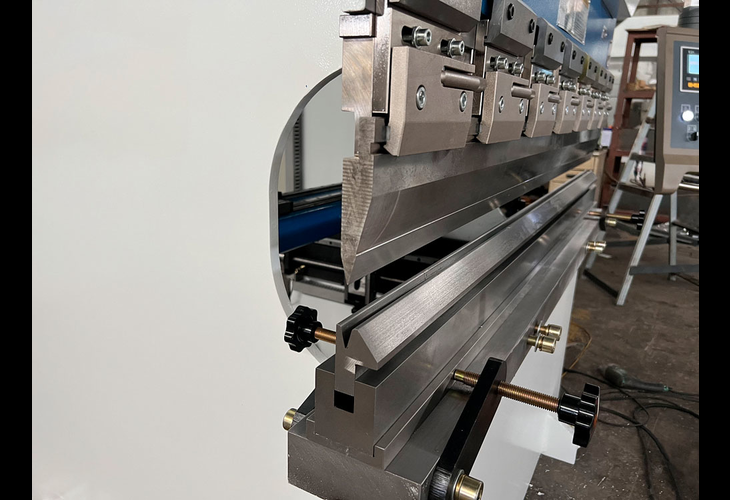 Превью 4 к Гидравлический листогибочный пресс Wattsan TB 10032