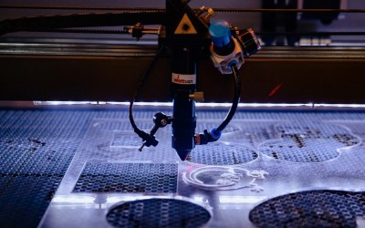 Лазеры импульсного и непрерывного действия: сравнение режимов и областей применения