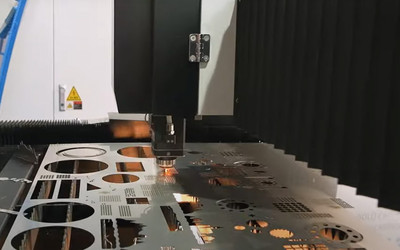 Гравируем и режем на лазерном станке по металлу. А так можно было?