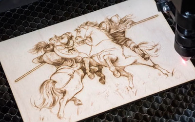 Гравировка сувенирной таблички ко Дню воинской славы (+ бесплатный файл)